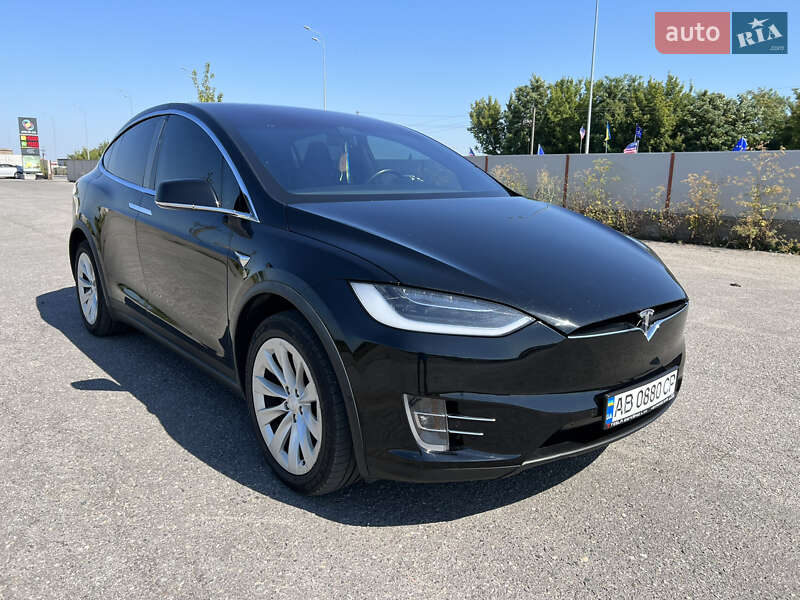 Позашляховик / Кросовер Tesla Model X 2017 в Вінниці