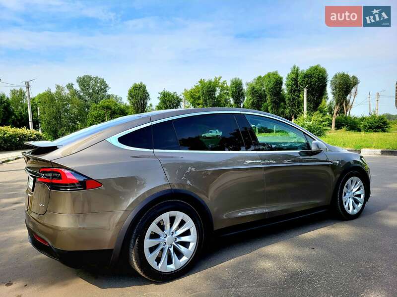 Позашляховик / Кросовер Tesla Model X 2016 в Харкові