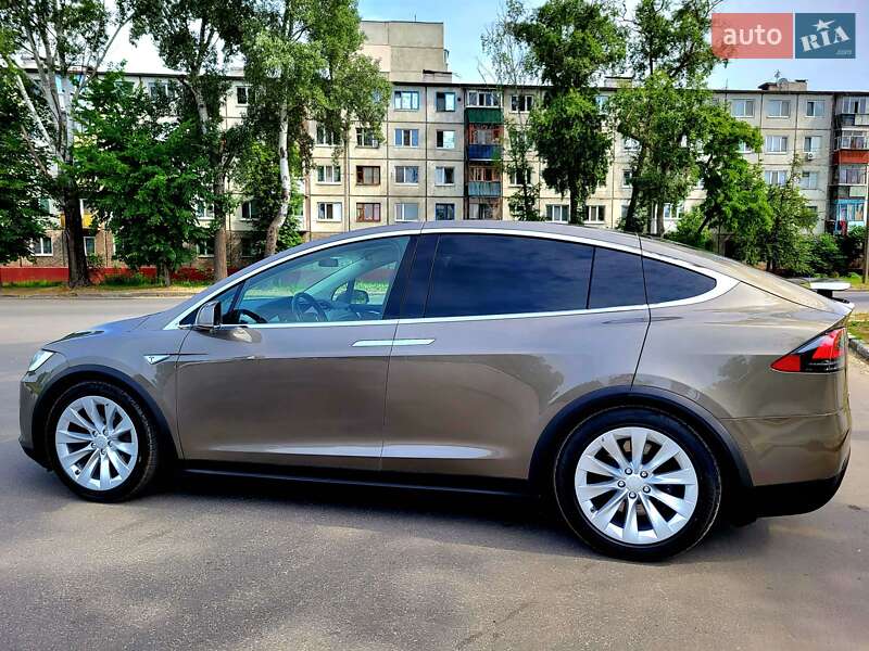 Позашляховик / Кросовер Tesla Model X 2016 в Харкові