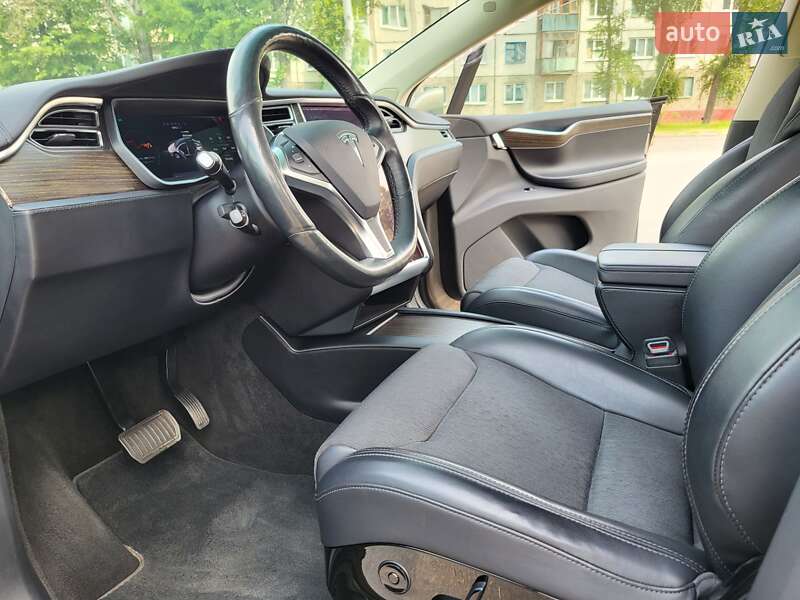 Позашляховик / Кросовер Tesla Model X 2016 в Харкові