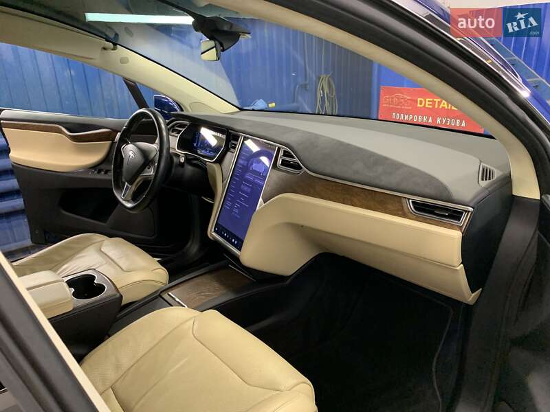 Позашляховик / Кросовер Tesla Model X 2016 в Києві