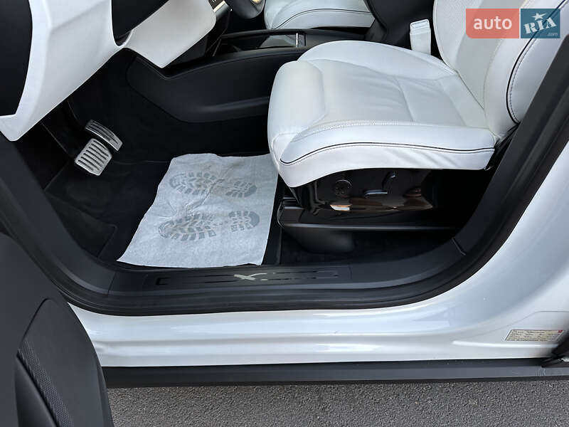 Внедорожник / Кроссовер Tesla Model X 2017 в Киеве