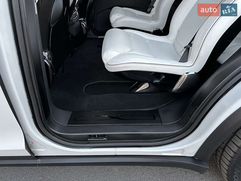 Внедорожник / Кроссовер Tesla Model X 2017 в Киеве