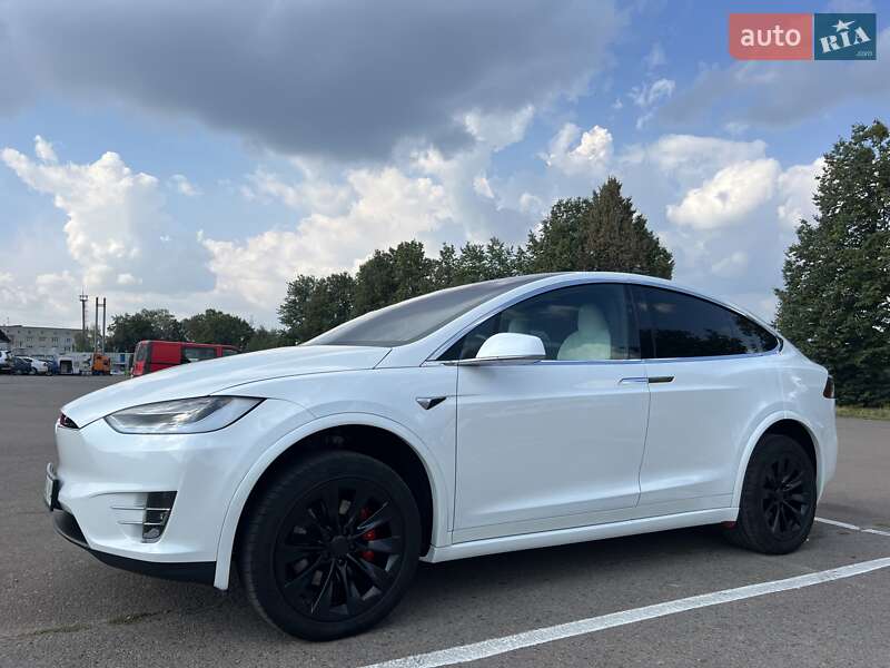 Tesla Model X 2020