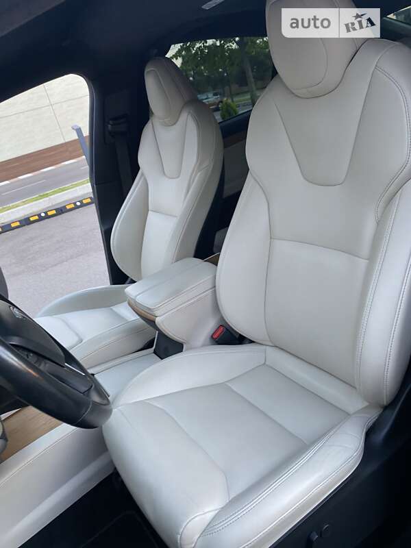 Позашляховик / Кросовер Tesla Model X 2019 в Києві