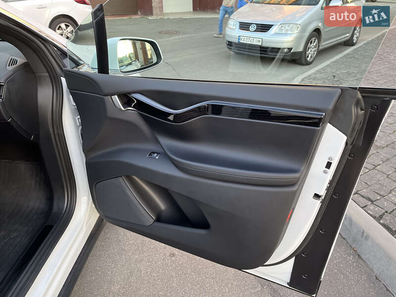 Внедорожник / Кроссовер Tesla Model X 2018 в Вишневом