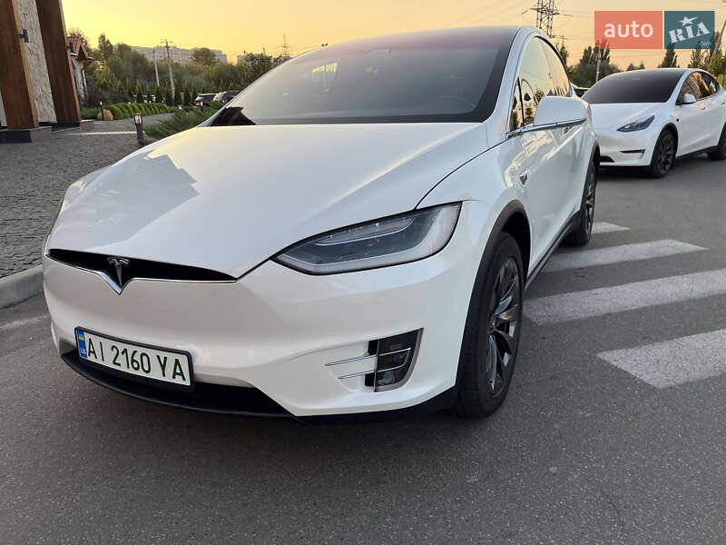 Внедорожник / Кроссовер Tesla Model X 2018 в Вишневом