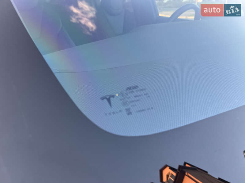 Внедорожник / Кроссовер Tesla Model X 2018 в Вишневом