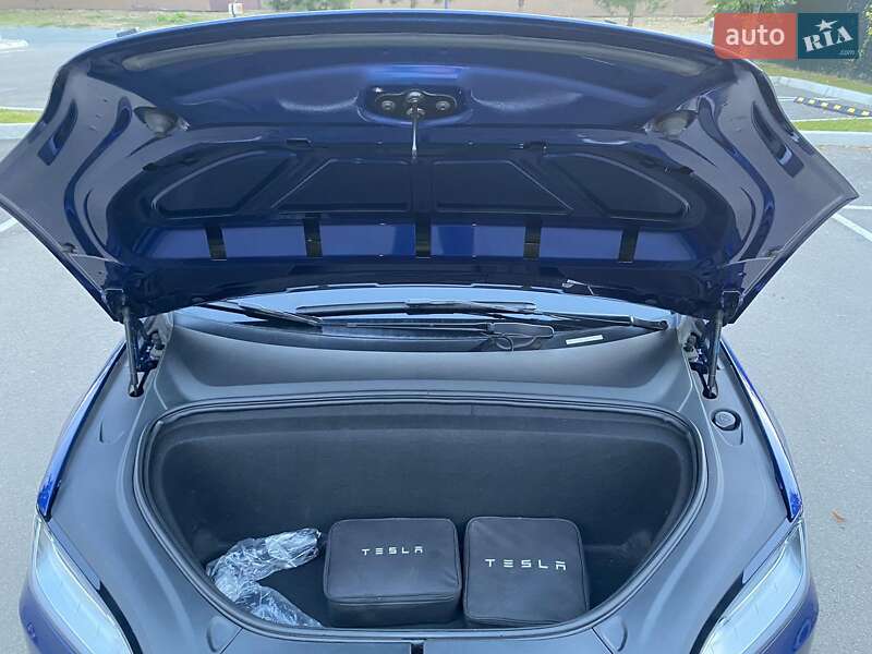 Внедорожник / Кроссовер Tesla Model X 2019 в Киеве