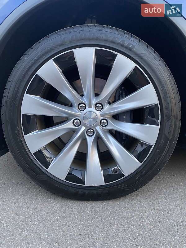 Внедорожник / Кроссовер Tesla Model X 2019 в Киеве