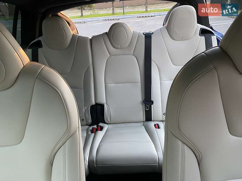 Внедорожник / Кроссовер Tesla Model X 2019 в Киеве