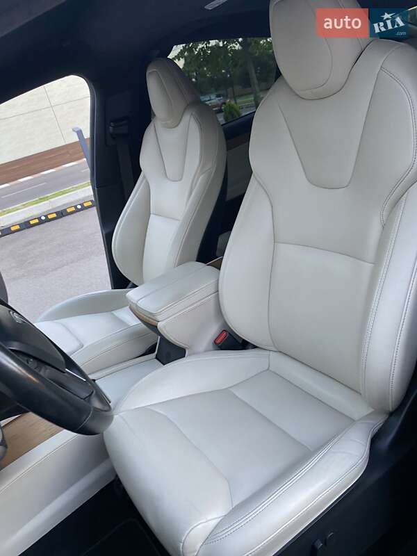 Внедорожник / Кроссовер Tesla Model X 2019 в Киеве