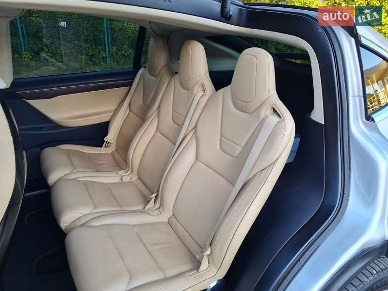 Позашляховик / Кросовер Tesla Model X 2016 в Києві