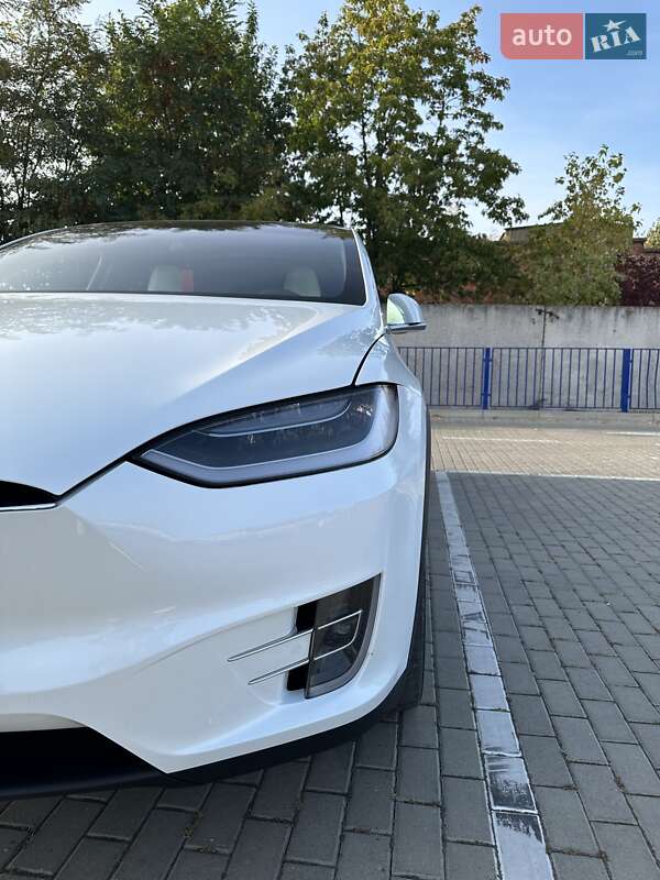 Позашляховик / Кросовер Tesla Model X 2018 в Тернополі