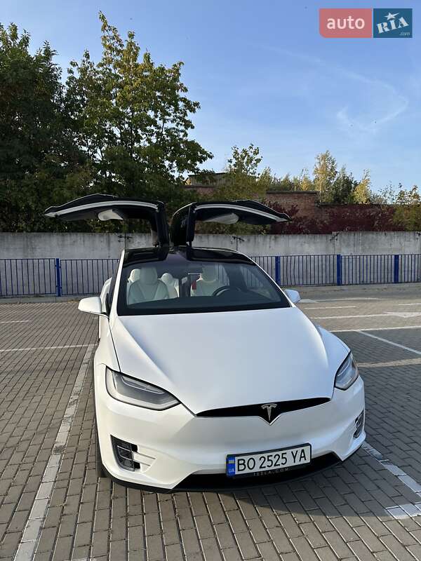 Позашляховик / Кросовер Tesla Model X 2018 в Тернополі