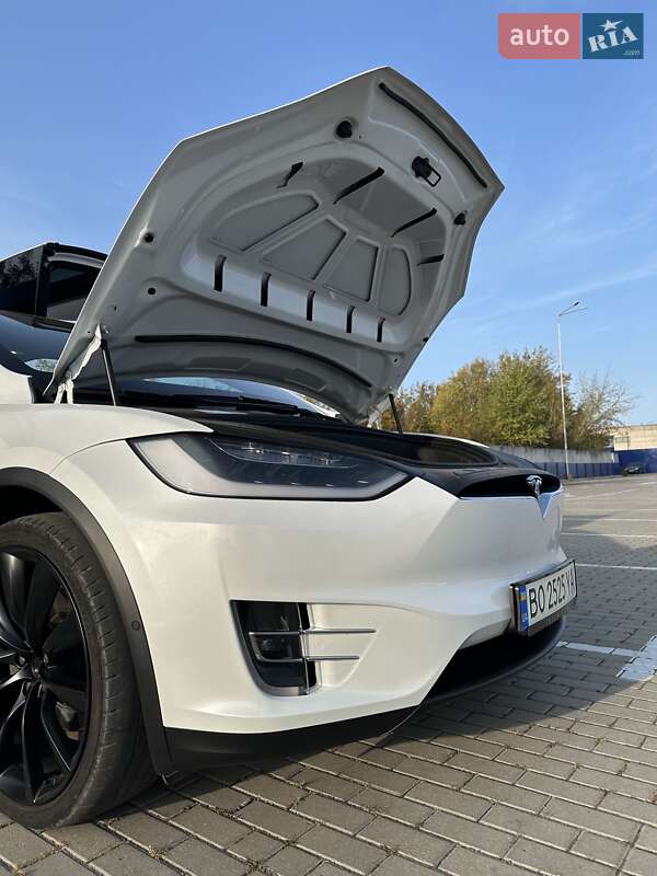 Позашляховик / Кросовер Tesla Model X 2018 в Тернополі