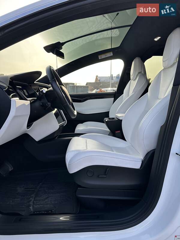 Позашляховик / Кросовер Tesla Model X 2018 в Тернополі