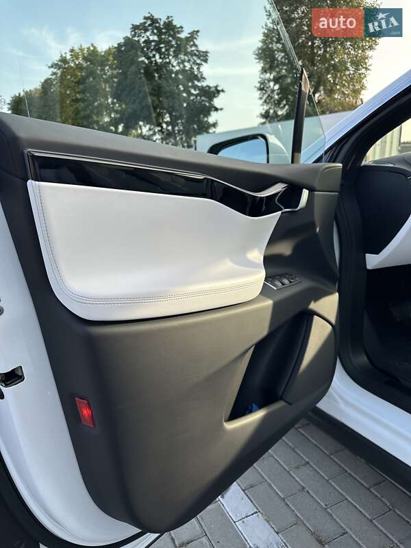 Позашляховик / Кросовер Tesla Model X 2018 в Тернополі