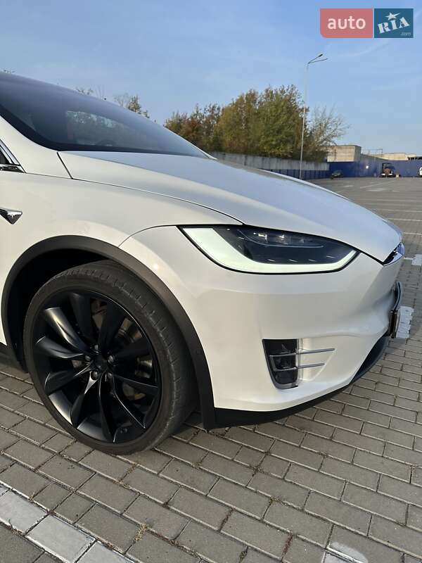 Позашляховик / Кросовер Tesla Model X 2018 в Тернополі