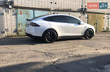 Внедорожник / Кроссовер Tesla Model X 2017 в 