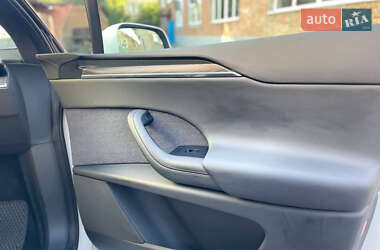 Позашляховик / Кросовер Tesla Model X 2022 в 