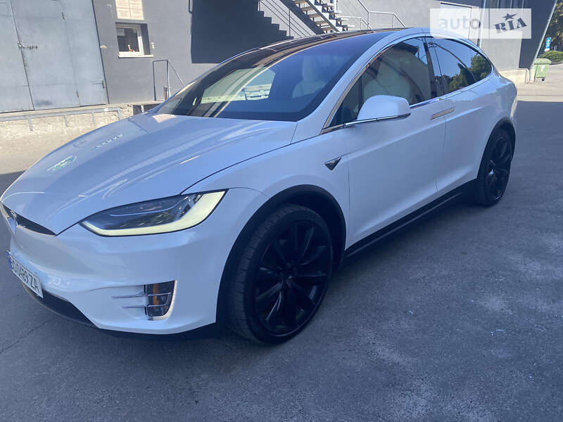 Позашляховик / Кросовер Tesla Model X 2018 в Тернополі