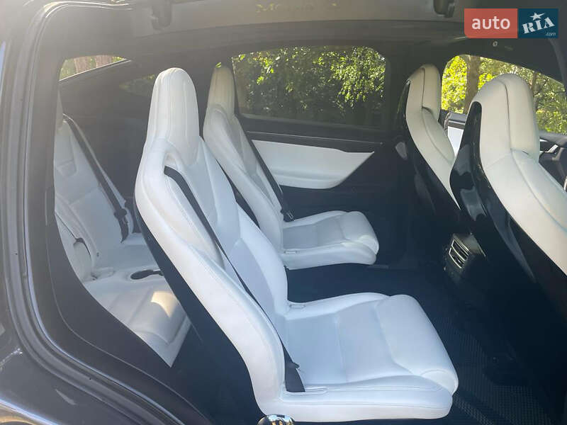 Позашляховик / Кросовер Tesla Model X 2017 в Києві