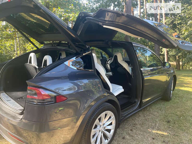 Позашляховик / Кросовер Tesla Model X 2017 в Києві