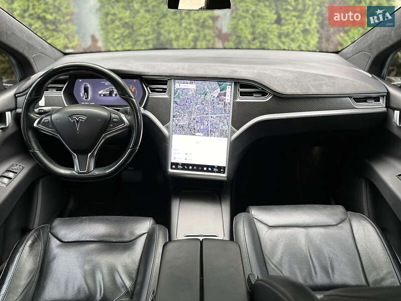 Позашляховик / Кросовер Tesla Model X 2016 в Львові