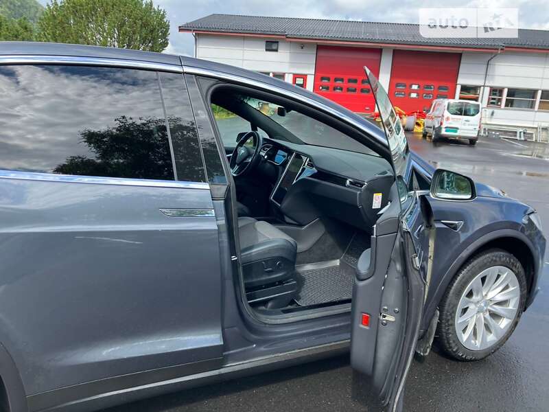 Позашляховик / Кросовер Tesla Model X 2017 в Києві