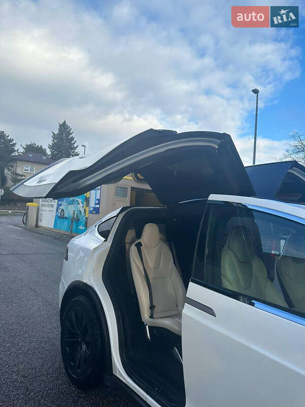 Позашляховик / Кросовер Tesla Model X 2019 в Києві