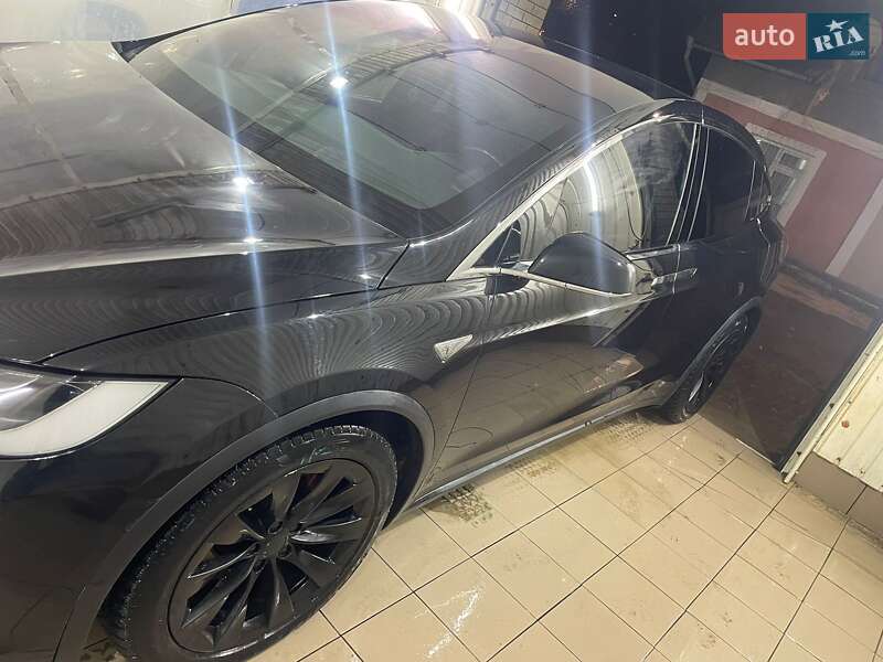 Внедорожник / Кроссовер Tesla Model X 2016 в Черновцах