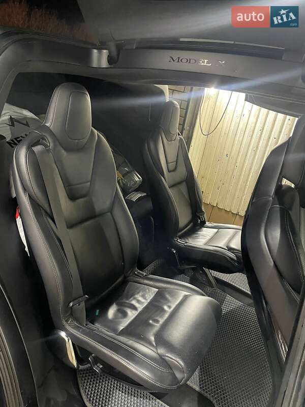 Внедорожник / Кроссовер Tesla Model X 2016 в Черновцах