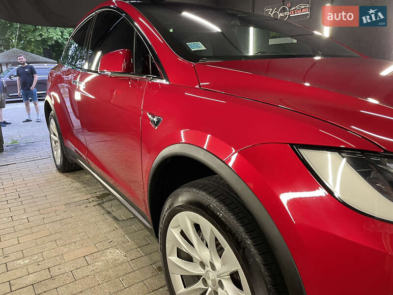 Позашляховик / Кросовер Tesla Model X 2017 в Львові