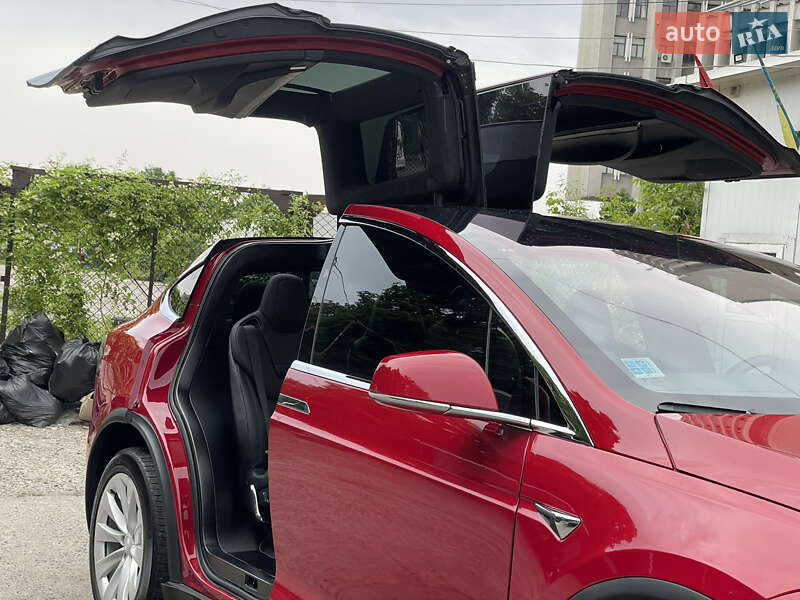Позашляховик / Кросовер Tesla Model X 2017 в Львові