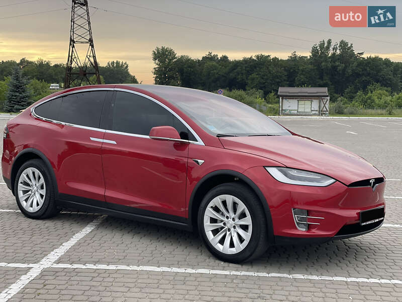 Позашляховик / Кросовер Tesla Model X 2017 в Львові