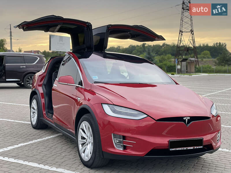 Позашляховик / Кросовер Tesla Model X 2017 в Львові