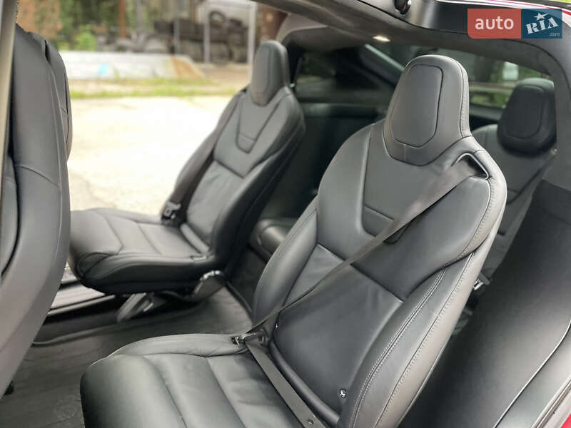 Позашляховик / Кросовер Tesla Model X 2017 в Львові