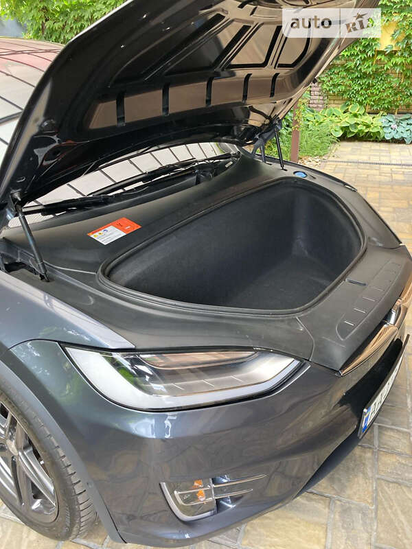 Позашляховик / Кросовер Tesla Model X 2017 в Києві