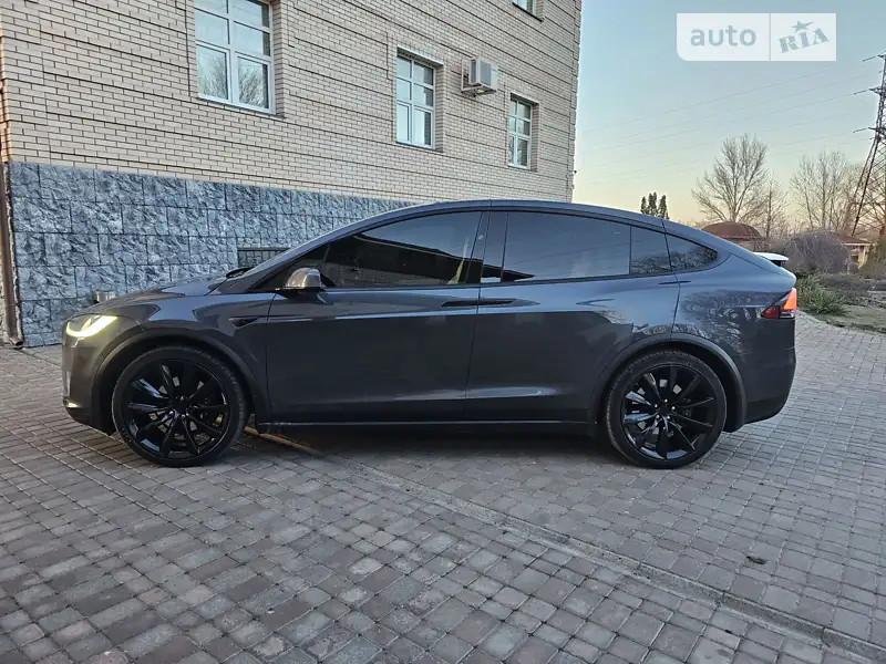 Tesla Model X 2018