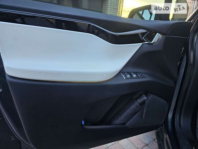 Позашляховик / Кросовер Tesla Model X 2018 в Черкасах