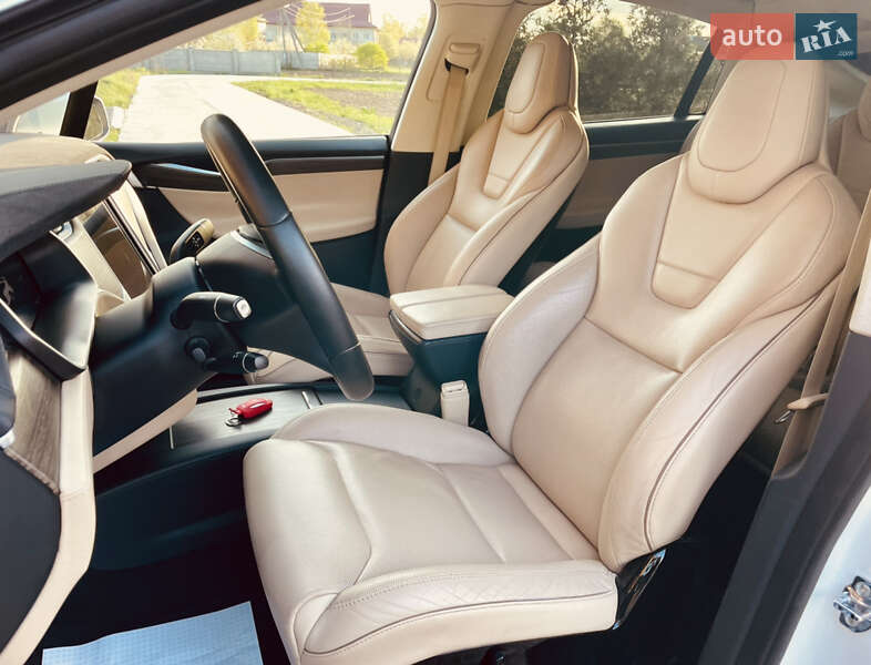 Внедорожник / Кроссовер Tesla Model X 2016 в Черновцах