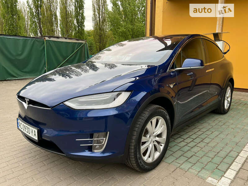 Позашляховик / Кросовер Tesla Model X 2017 в Луцьку