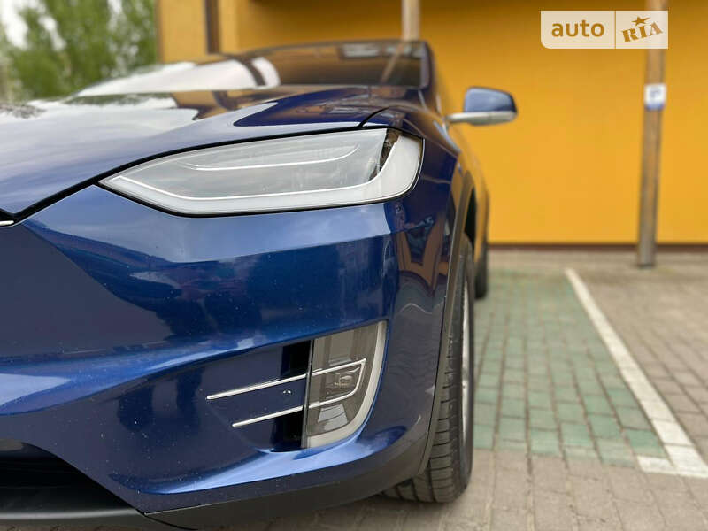 Позашляховик / Кросовер Tesla Model X 2017 в Луцьку