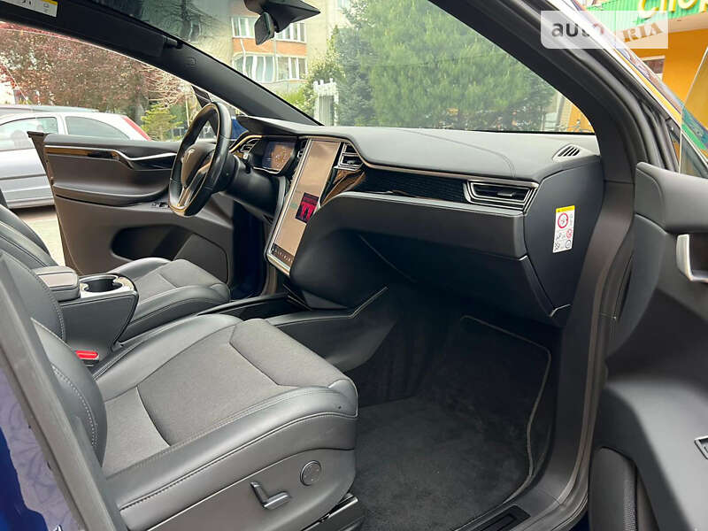 Позашляховик / Кросовер Tesla Model X 2017 в Луцьку