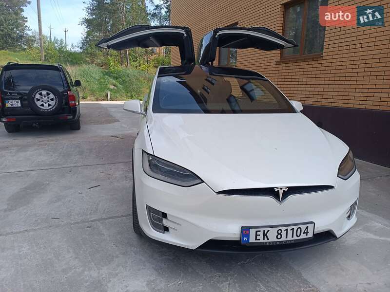 Внедорожник / Кроссовер Tesla Model X 2018 в Киеве