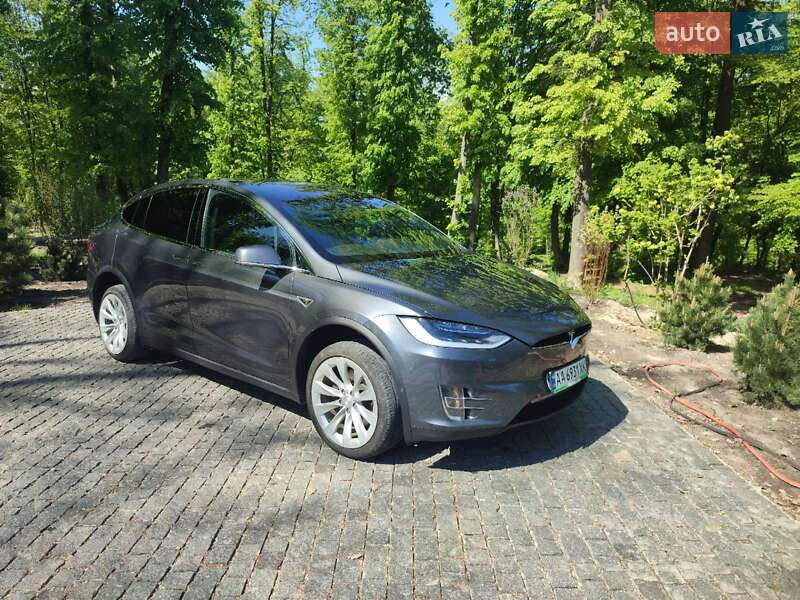 Позашляховик / Кросовер Tesla Model X 2016 в Києві