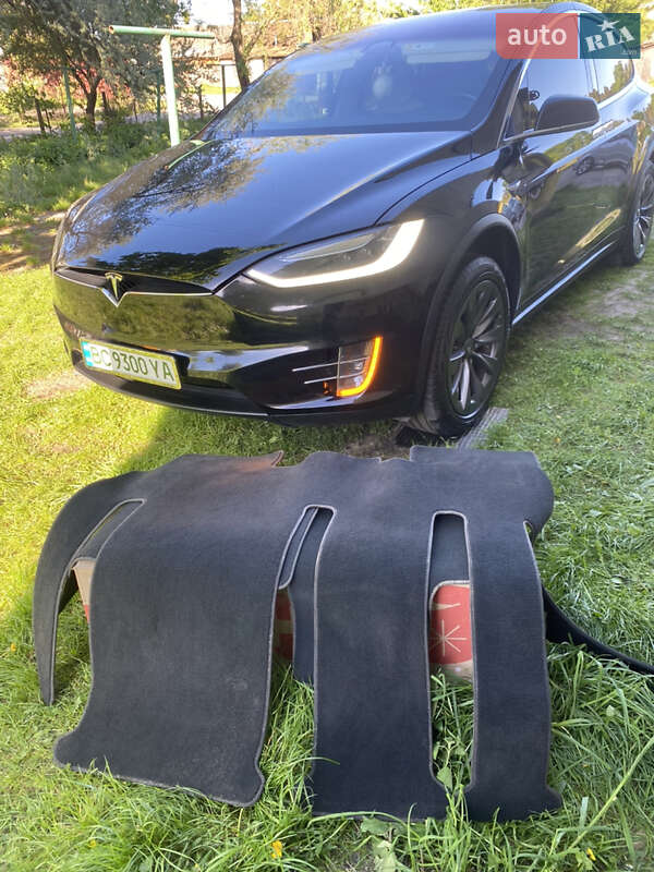 Внедорожник / Кроссовер Tesla Model X 2017 в Жовкве