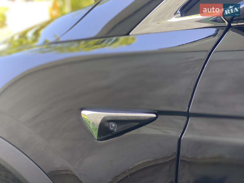 Внедорожник / Кроссовер Tesla Model X 2017 в Жовкве