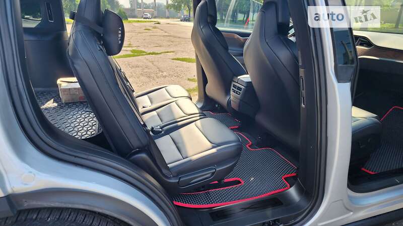 Позашляховик / Кросовер Tesla Model X 2018 в Кам'янському